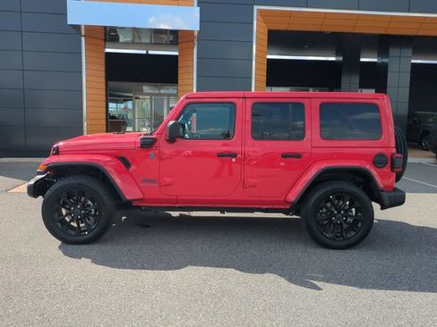 Used 2025 Jeep Wrangler Unlimited Sahara w/ Safety Group image 7