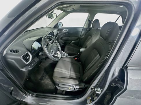 Used 2025 Hyundai Venue SEL FWD image 13