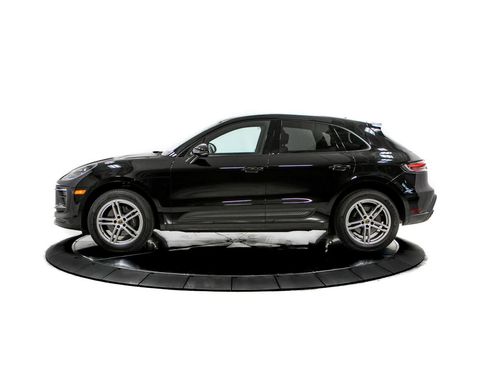 Certified 2024 Porsche Macan AWD/4WD image 2