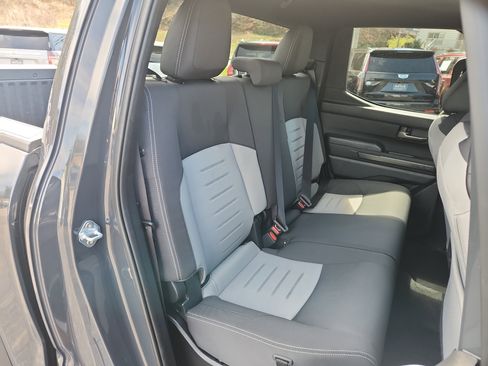 Used 2025 Toyota Tacoma TRD Off-Road image 37