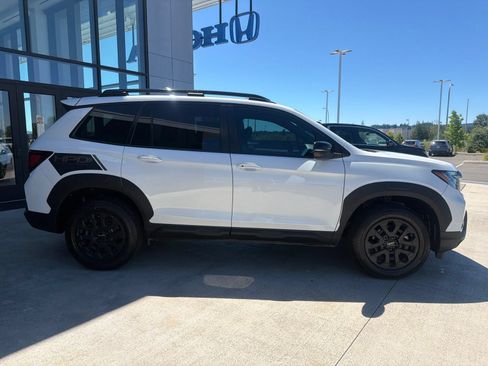 Used 2023 Honda Passport TrailSport image 4