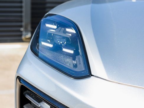 Certified 2025 Porsche Cayenne image 13