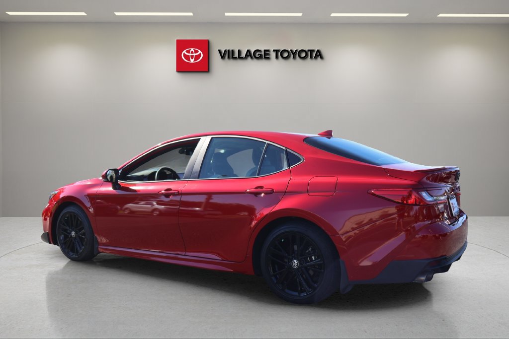 Used 2025 Toyota Camry SE w/ Convenience Package FWD image 3