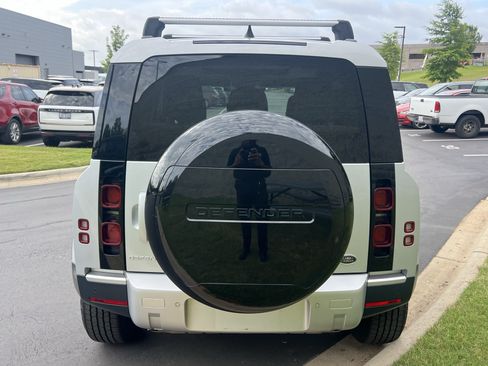 Certified 2022 Land Rover Defender 90 S AWD/4WD image 6