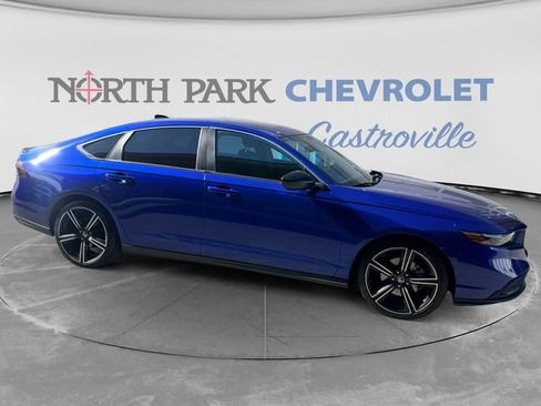 Used 2024 Honda Accord Sport image 2