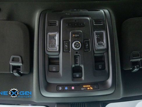 Used 2023 GMC Yukon Denali w/ Advanced Technology Package AWD/4WD image 23