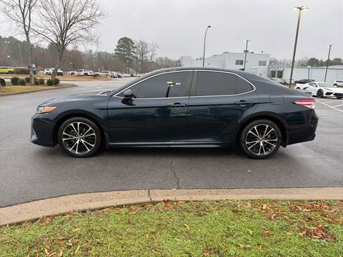 Used 2020 Toyota Camry SE image 4