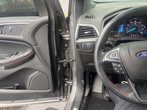 Used 2022 Ford Edge ST-Line w/ Class II Trailer Tow Package image 33