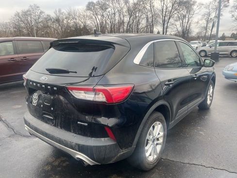 Used 2020 Ford Escape SE image 5