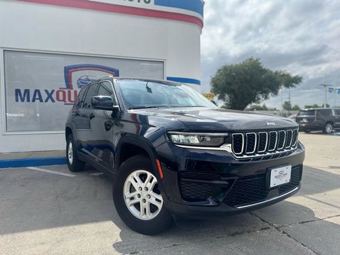 Used 2023 Jeep Grand Cherokee Laredo w/ Luxury Tech Group I AWD/4WD image 19