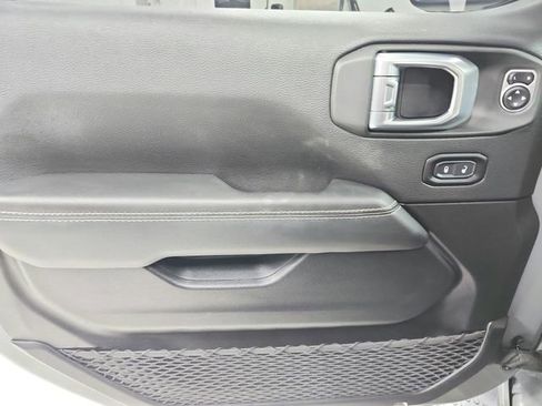 Used 2023 Jeep Wrangler Sahara w/ Cold Weather Group image 34