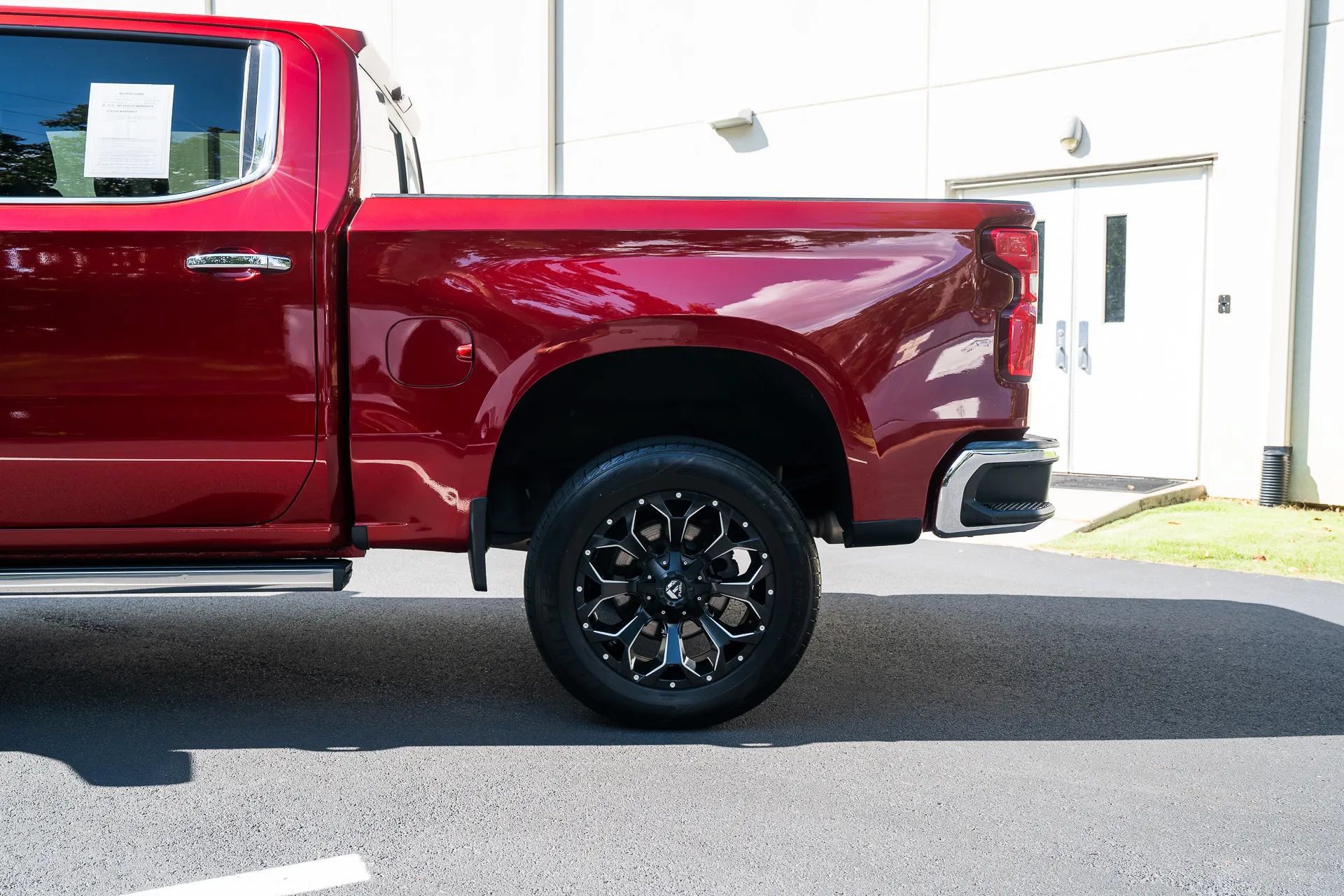 Used 2021 Chevrolet Silverado 1500 LTZ w/ LTZ Premium Package AWD/4WD image 5