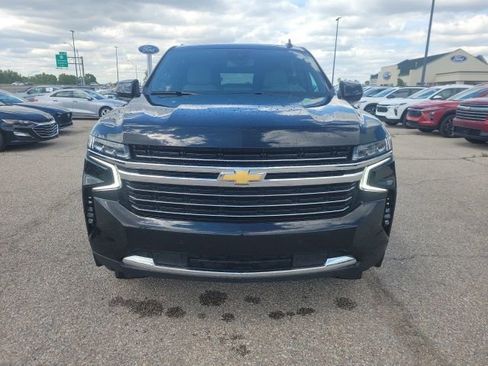 Used 2024 Chevrolet Suburban LT RWD image 19