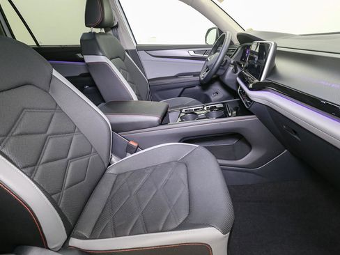 Certified 2025 Volkswagen Atlas Peak Edition SE image 21