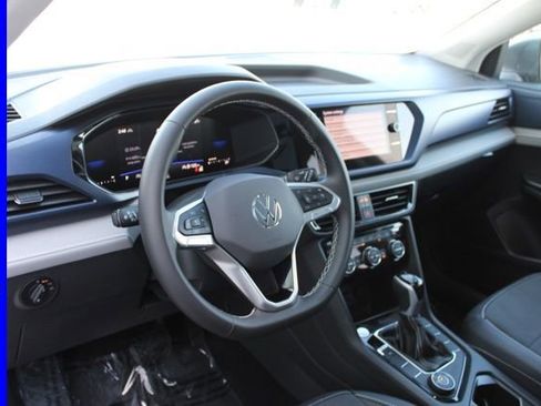 Used 2024 Volkswagen Taos SE image 17