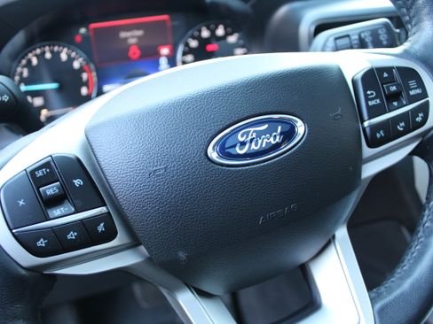 Used 2022 Ford Explorer XLT w/ Equipment Group 202A image 10