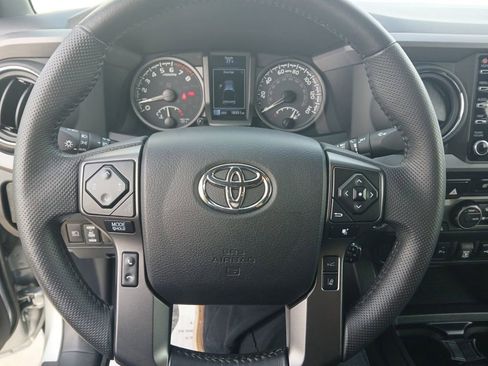 Used 2022 Toyota Tacoma TRD Off-Road w/ TRD Premium Off Road Package image 14