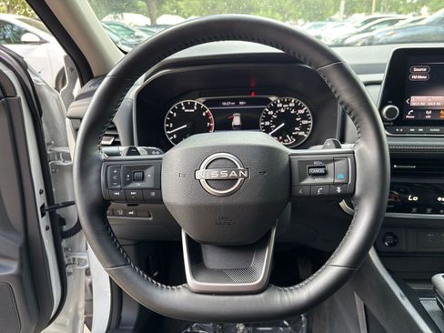 Used 2025 Nissan Rogue SV AWD/4WD image 29