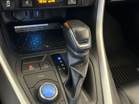 Used 2020 Toyota RAV4 XSE AWD/4WD image 21