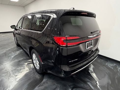 New 2026 Chrysler Pacifica Select image 18