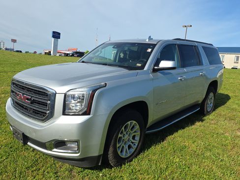 Used 2017 GMC Yukon XL SLT AWD/4WD image 3