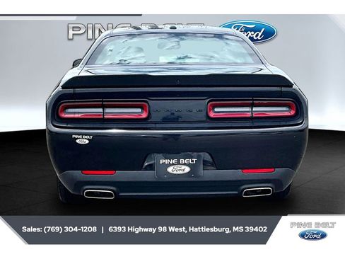 Used 2020 Dodge Challenger SXT w/ Blacktop Package RWD image 4