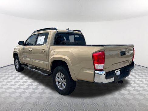 Used 2017 Toyota Tacoma SR5 w/ Tow Package RWD image 7