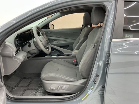 Used 2022 Hyundai Elantra SEL w/ Convenience + Premium Package FWD image 14