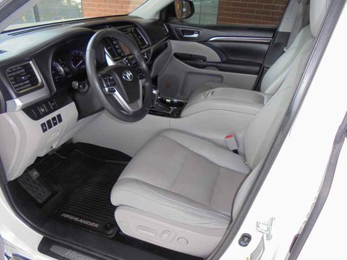 Used 2014 Toyota Highlander Limited AWD/4WD image 7