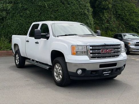 Used 2014 GMC Sierra 2500 SLE w/ SLE Preferred Package AWD/4WD image 4