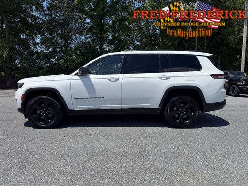 Used 2022 Jeep Grand Cherokee L Laredo AWD/4WD image 4