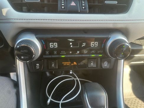 Used 2022 Toyota RAV4 XLE Premium AWD/4WD image 11
