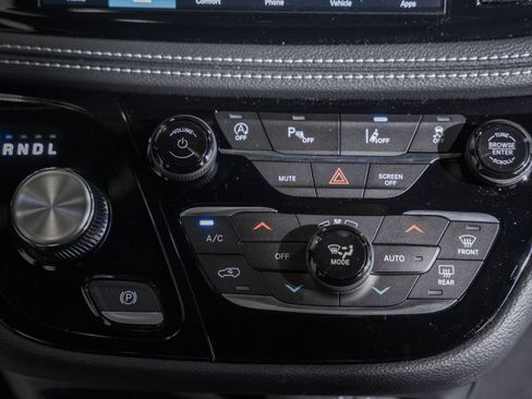 New 2026 Chrysler Pacifica Select image 17