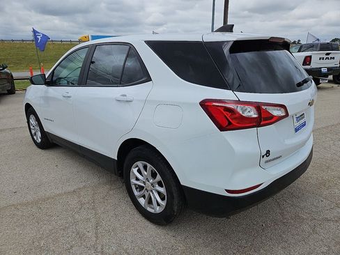 Used 2021 Chevrolet Equinox LS w/ LS Convenience Package FWD image 4