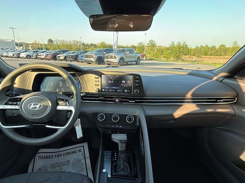 Used 2024 Hyundai Elantra SE FWD image 26