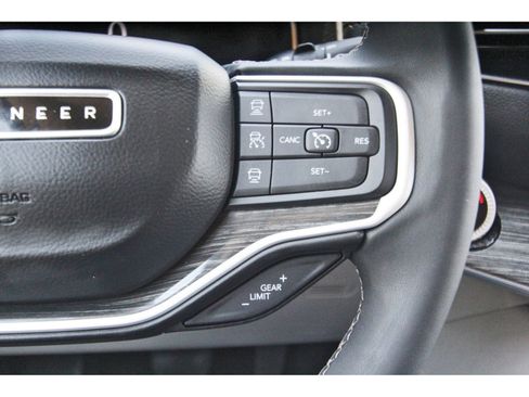 Used 2022 Jeep Wagoneer Series II RWD image 16