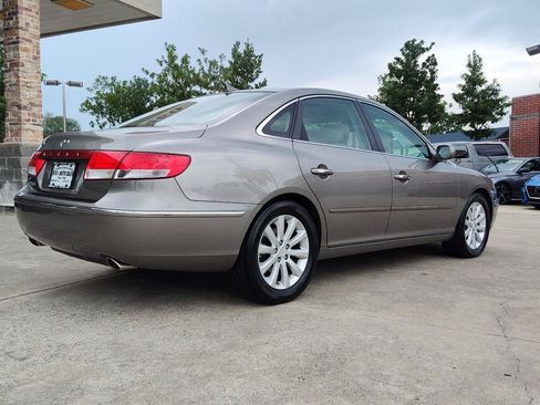 Used 2009 Hyundai Azera GLS w/ Premium Pkg 2 FWD image 6
