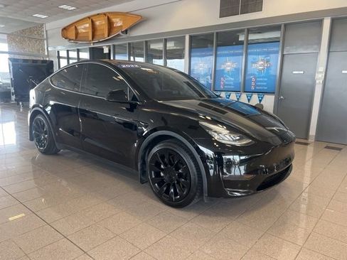 Used 2022 Tesla Model Y Long Range AWD/4WD image 3