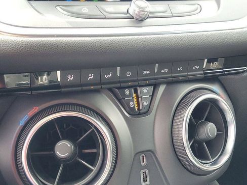 Used 2021 Chevrolet Blazer LT AWD/4WD image 17