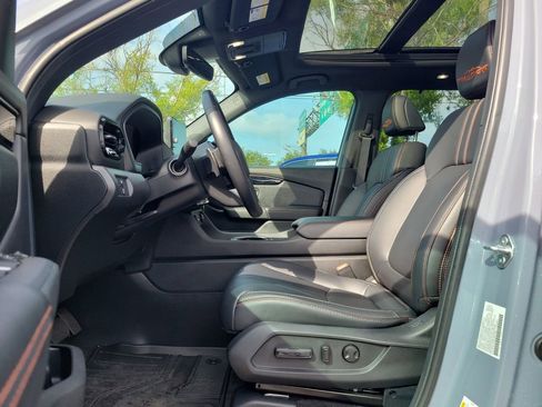 Used 2025 Honda Pilot TrailSport image 25