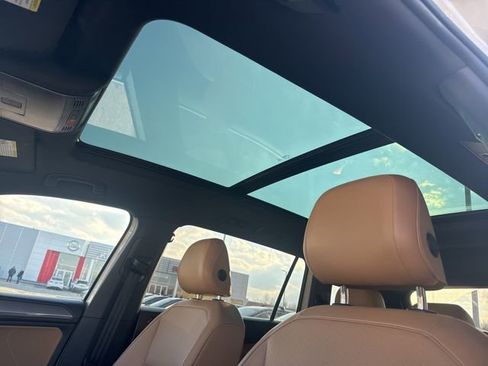 Used 2022 Volkswagen Tiguan SE image 40