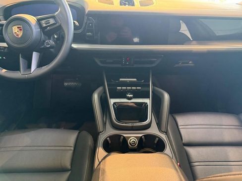 Used 2024 Porsche Cayenne Coupe image 10