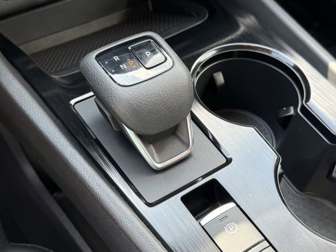 Used 2025 Nissan Rogue SV w/ SV Premium Package image 24