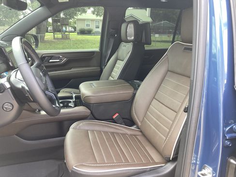Used 2026 GMC Yukon XL Denali Ultimate w/ LPO, Floor Liner Package AWD/4WD image 3