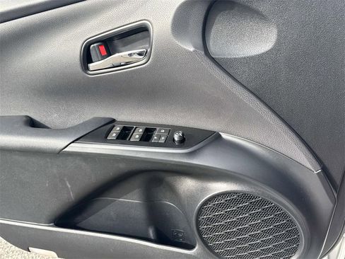 Used 2017 Toyota Prius Prime Premium image 23