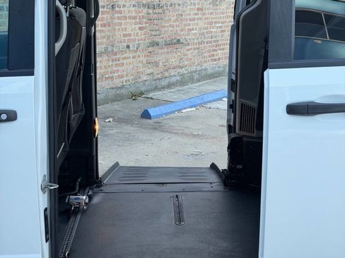 Used 2019 Dodge Grand Caravan SE image 14