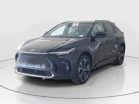 Used 2024 Toyota bZ4X FWD image 5