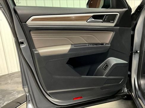 Used 2021 Volkswagen Atlas SEL Premium image 23