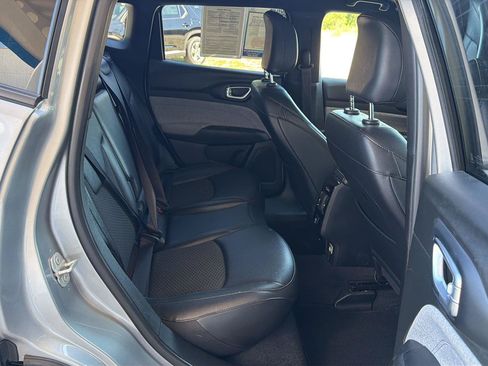 Used 2024 Jeep Compass Latitude AWD/4WD image 12