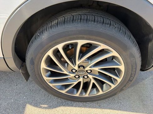 Used 2019 Lincoln Nautilus Reserve w/ Drivers Assistance Package AWD/4WD image 13